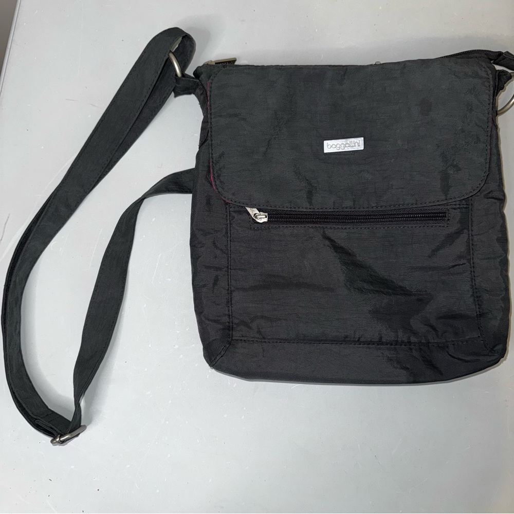 BAGGALLINI  Town Bagg Crossbody in Dark‎ Gray Nylon Pink Lining